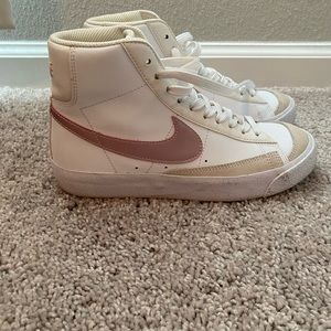 Nike Mid 77’s Blazer high tops size 6